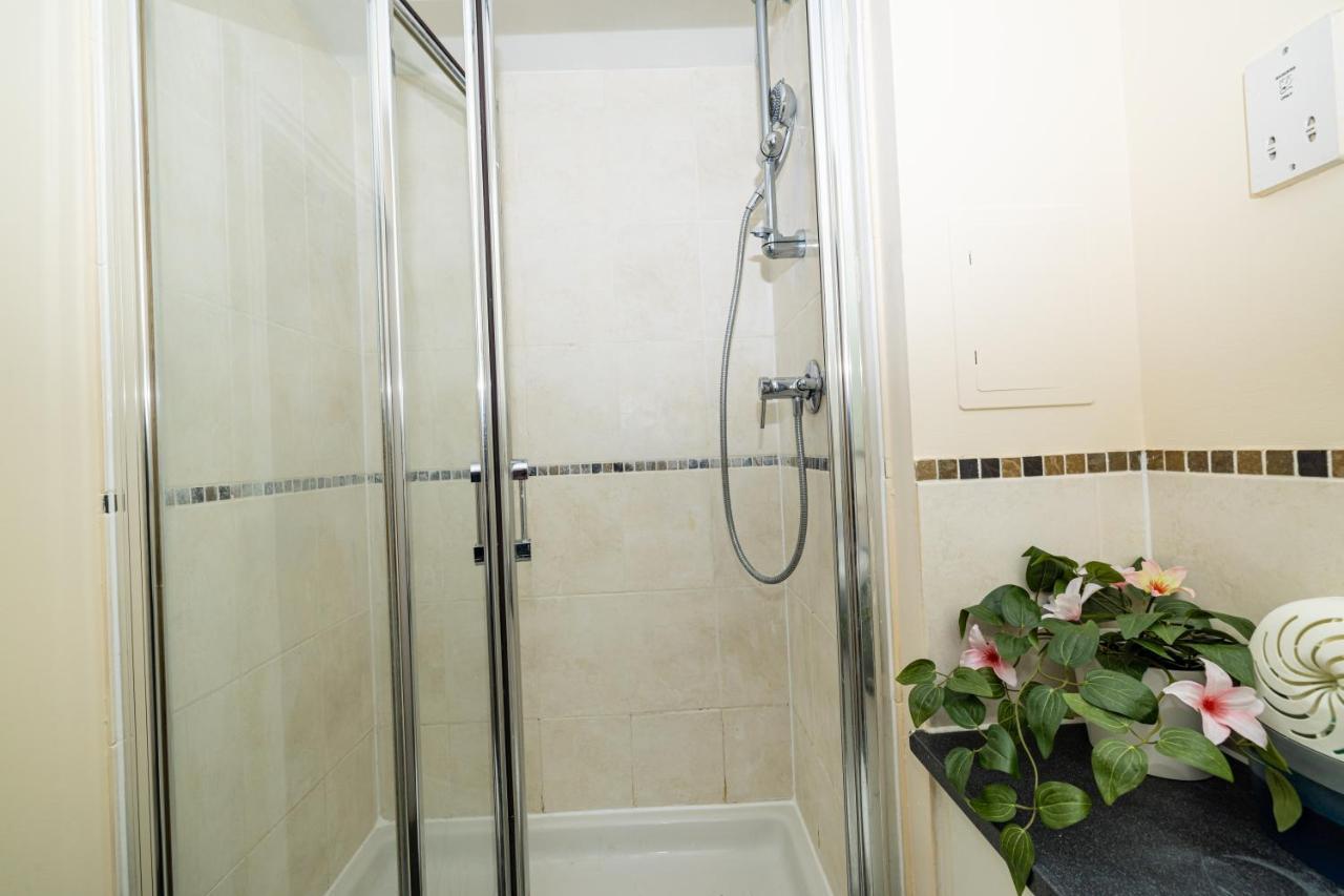 Two Bed Apartment Near Canary Wharf 런던 외부 사진