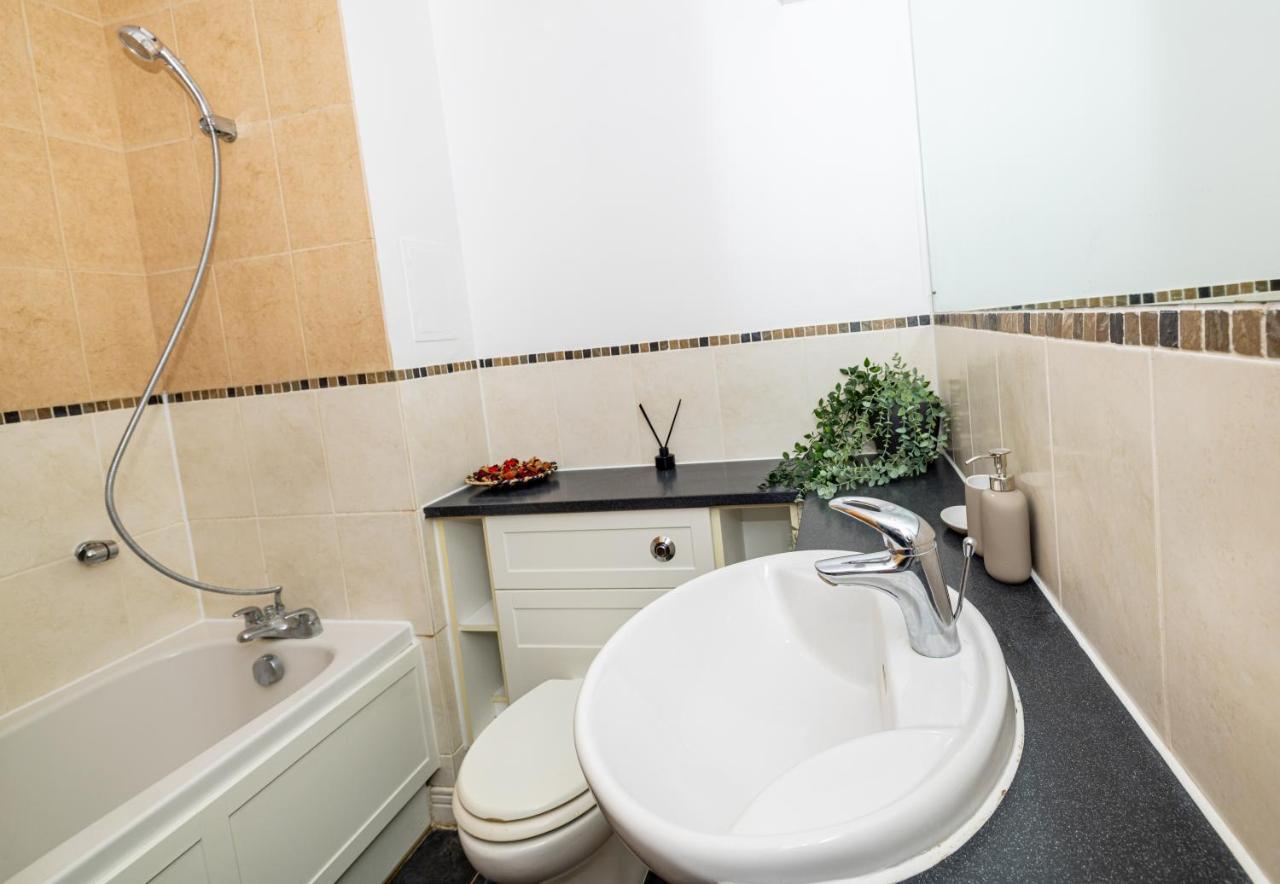 Two Bed Apartment Near Canary Wharf 런던 외부 사진