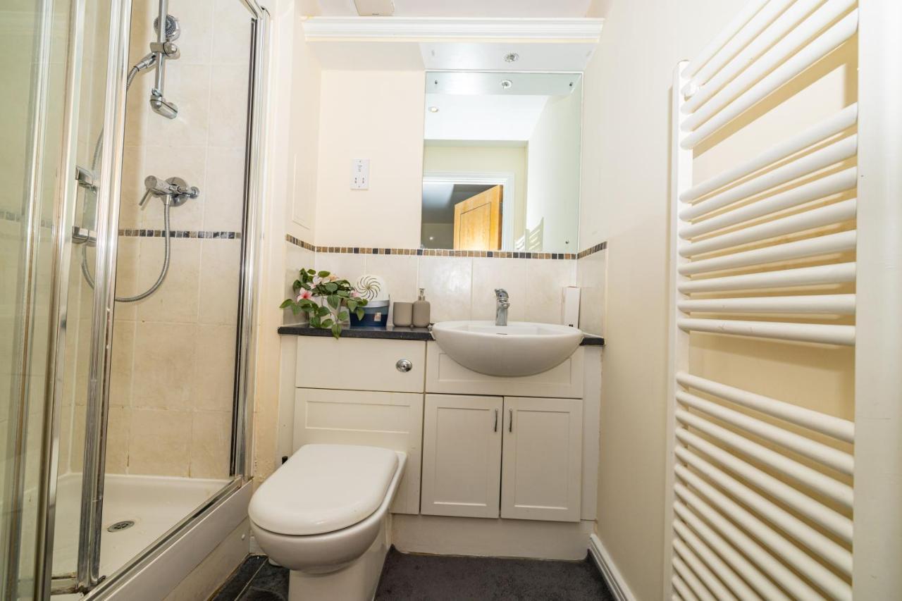 Two Bed Apartment Near Canary Wharf 런던 외부 사진