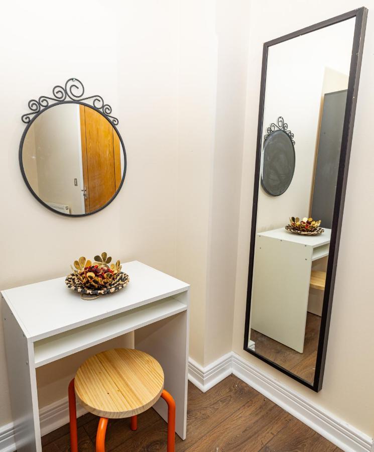 Two Bed Apartment Near Canary Wharf 런던 외부 사진