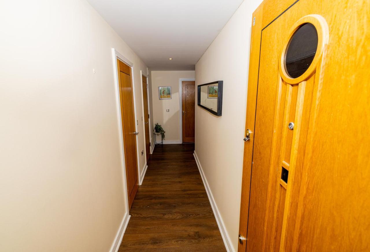 Two Bed Apartment Near Canary Wharf 런던 외부 사진