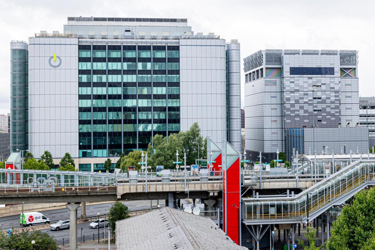 Two Bed Apartment Near Canary Wharf 런던 외부 사진